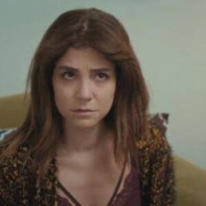 Ceyda sofre pela morte de Yeliz em Força de Mulher