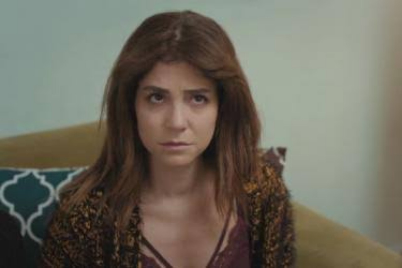 Ceyda sofre pela morte de Yeliz em Força de Mulher