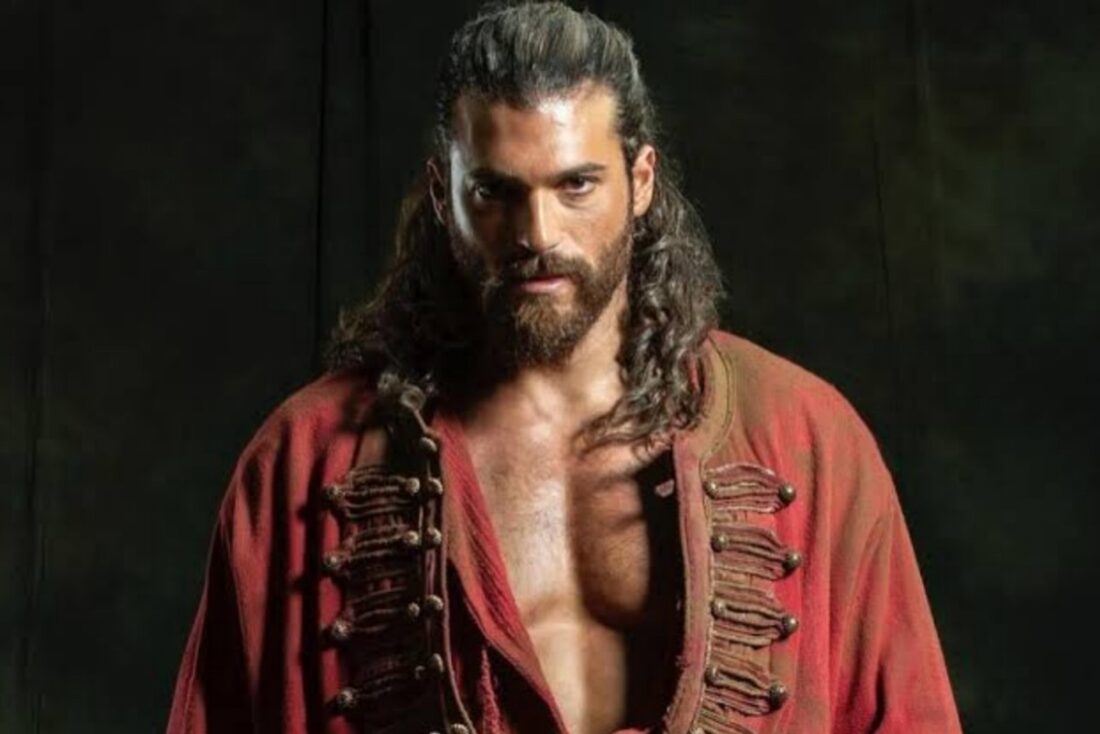 Can Yaman caracterizado como o protagonista de ‘El Turco’.
