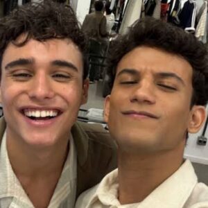 Cena entre Guto e Vinícius na novela "Garota do Momento" abordando a representatividade LGBTQIA+ na televisão brasileira.