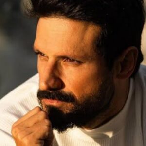 Murilo Cezar caracterizado como Paulo na nova novela da Record.