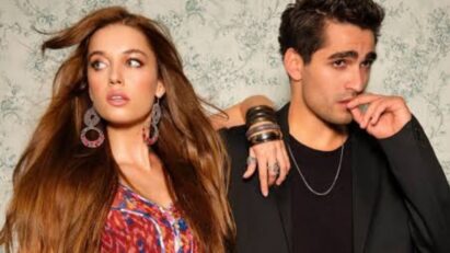 Imagem promocional da novela O Canto do Pássaro com os personagens principais.