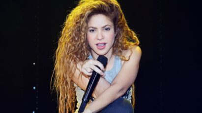 Shakira ensaiando para a turnê Las Mujeres Ya No Llorán.