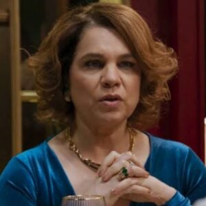 Violeta descobre a possível paternidade do bebê de Cacá em cena de "Volta por Cima".