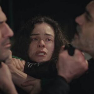 Bahar, Sarp e Arif em momento de decisão em Força de Mulher