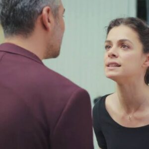 Bahar e Sarp em um confronto tenso e emocionante.