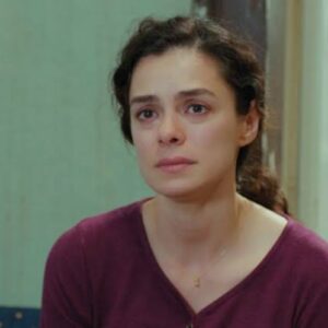 Bahar em choque ao receber a notícia da morte de Yeliz em 'Força de Mulher'