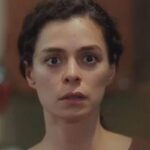 Bahar furiosa atacando Peril na cena mais intensa da novela.