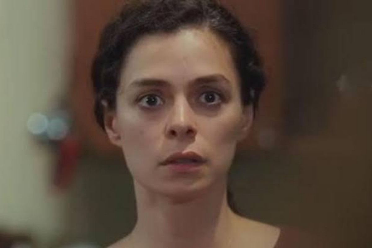 Bahar furiosa atacando Peril na cena mais intensa da novela.