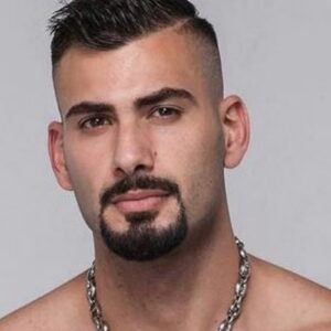 Ex-BBB Nizam posa para ensaio sensual exclusivo na Privacy