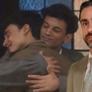 Guto e Vinicius em momento romântico em 'Garota do Momento'.