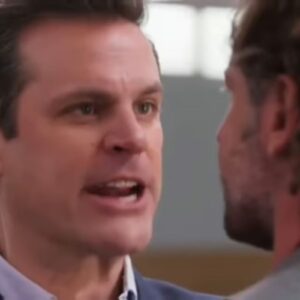 Fausto furioso confrontando Memo em "Meu Caminho é Te Amar".