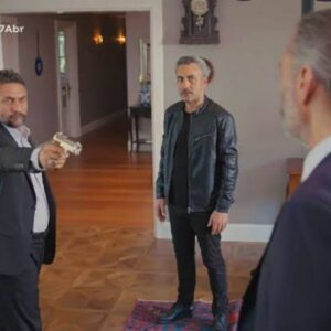 Nezir executando Suat em "Força de Mulher".