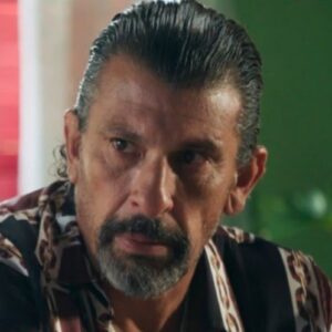 Osmar sendo preso no dia do casamento com Violeta em "Volta por Cima".