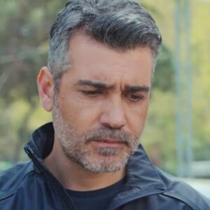 Sarp furioso após a discussão com Bahar.