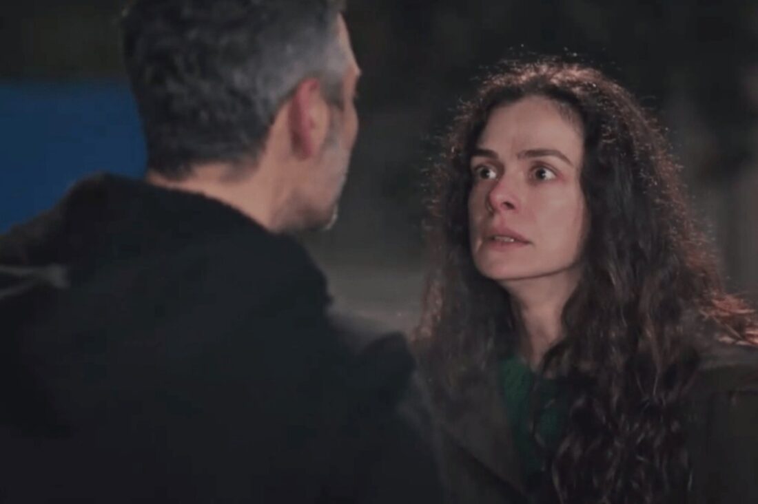 Sarp impedindo a fuga de Bahar e seus filhos.