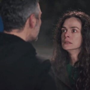 Sarp impedindo a fuga de Bahar e seus filhos.