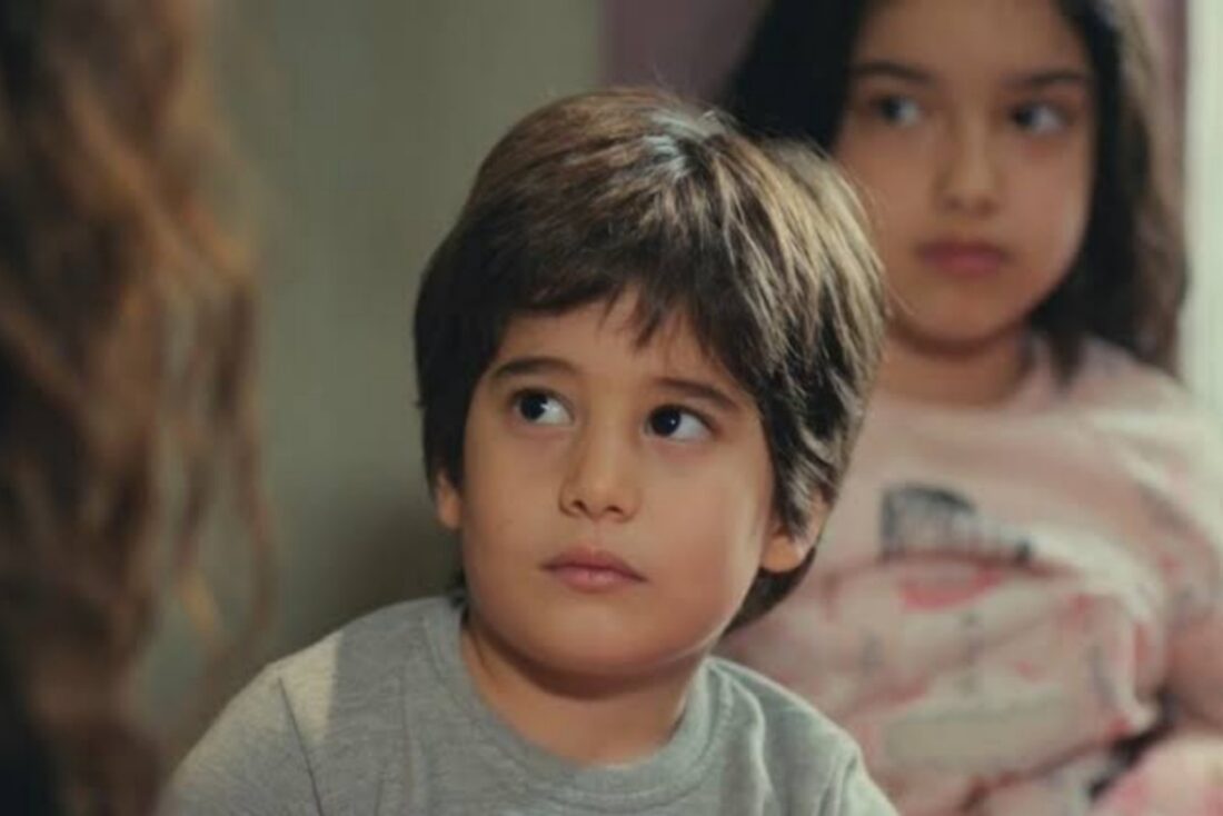 Tela da TV mostrando chamada da novela "Força de Mulher".