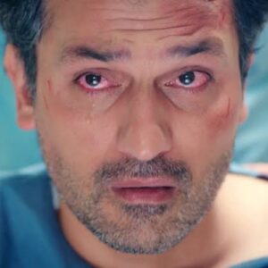 Imagem de Arif em desespero após ser acusado pelo acidente em Força de Mulher.