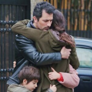 "Bahar e Arif se reencontram em cena emocionante de Força de Mulher."