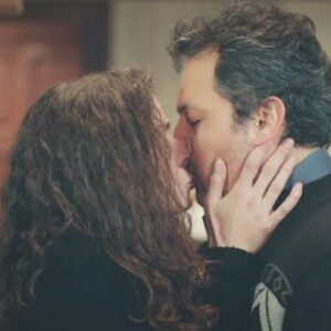 Cenas do capítulo de "Força de Mulher" com Bahar e Arif em momentos de emoção e reencontro.