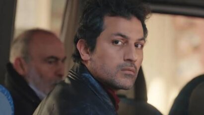 Arif sendo preso pela polícia em "Força de Mulher".