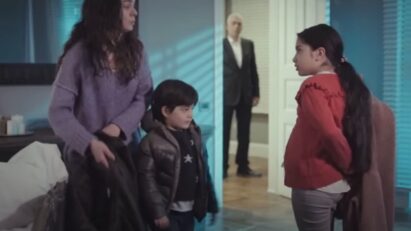 Bahar e seus filhos sendo libertados por Nezir em "Força de Mulher".