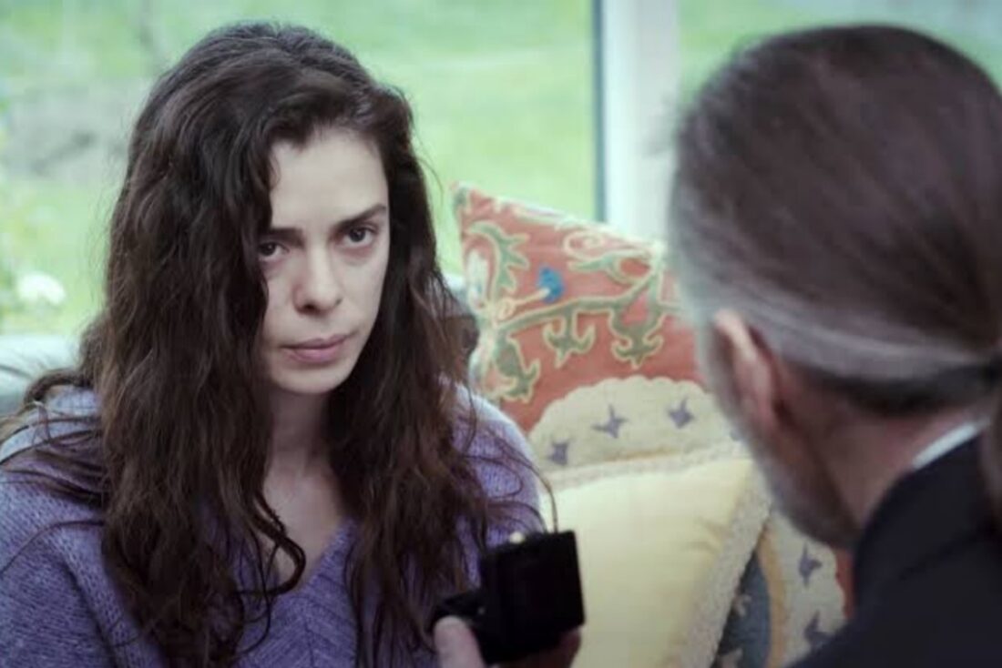 Cenas do episódio de "Força de Mulher" com Nezir, Bahar e Piril em momentos de tensão e desespero.