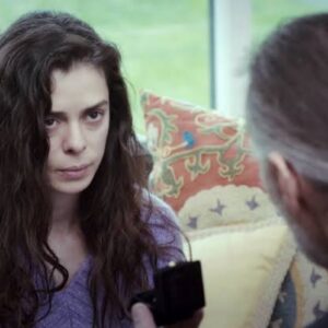 Cenas do episódio de "Força de Mulher" com Nezir, Bahar e Piril em momentos de tensão e desespero.