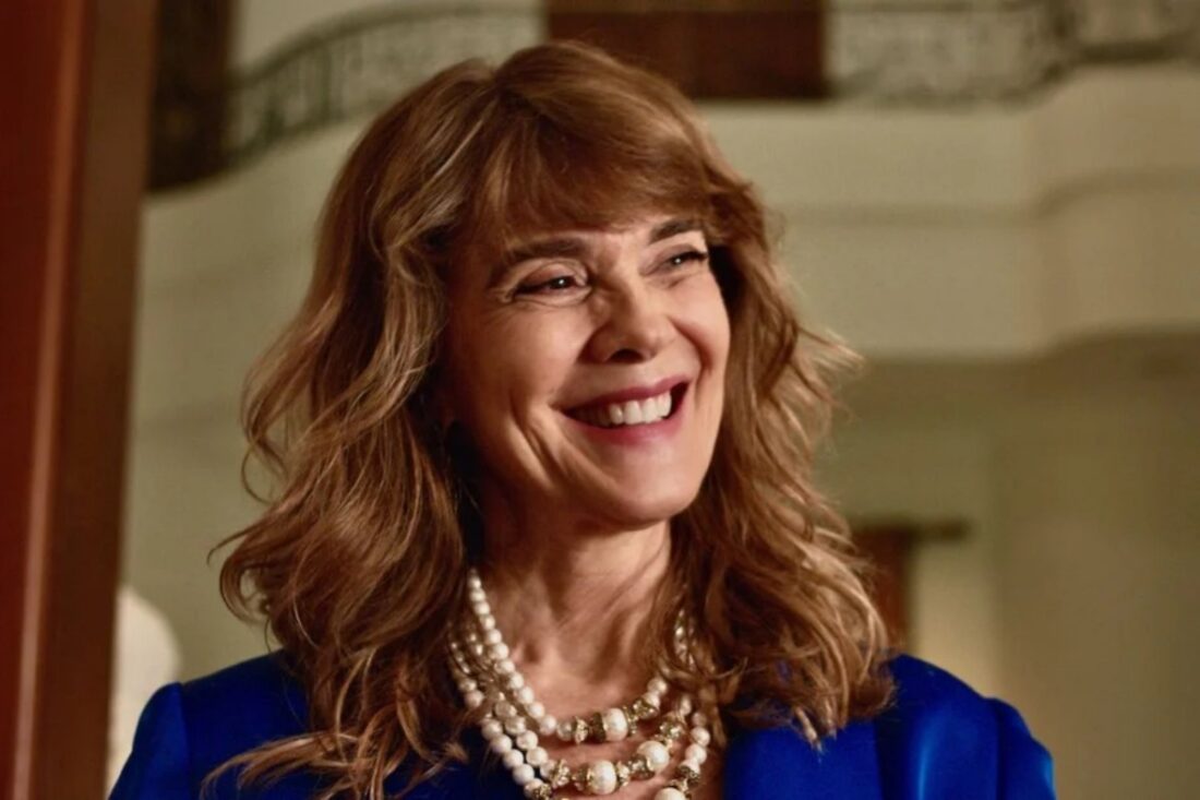 "Imagem da personagem Ana Argento (Monica Torres) em cena de Beleza Fatal, revelando segredos sobre seu marido Átila (Herson Capri)."