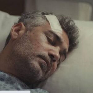 Cena de Bahar e Sarp no hospital, momentos antes da tragédia acontecer.