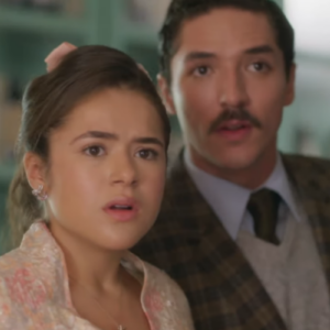 Cena de Garota do Momento com Bia (Maisa) e Ronaldo (João Vitor Silva) discutindo após revelação chocante.