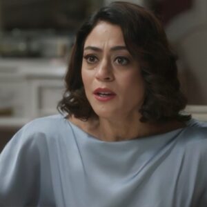 Cenas do episódio de "Garota do Momento" com Clarice e Beatriz em momentos de emoção e revelação.