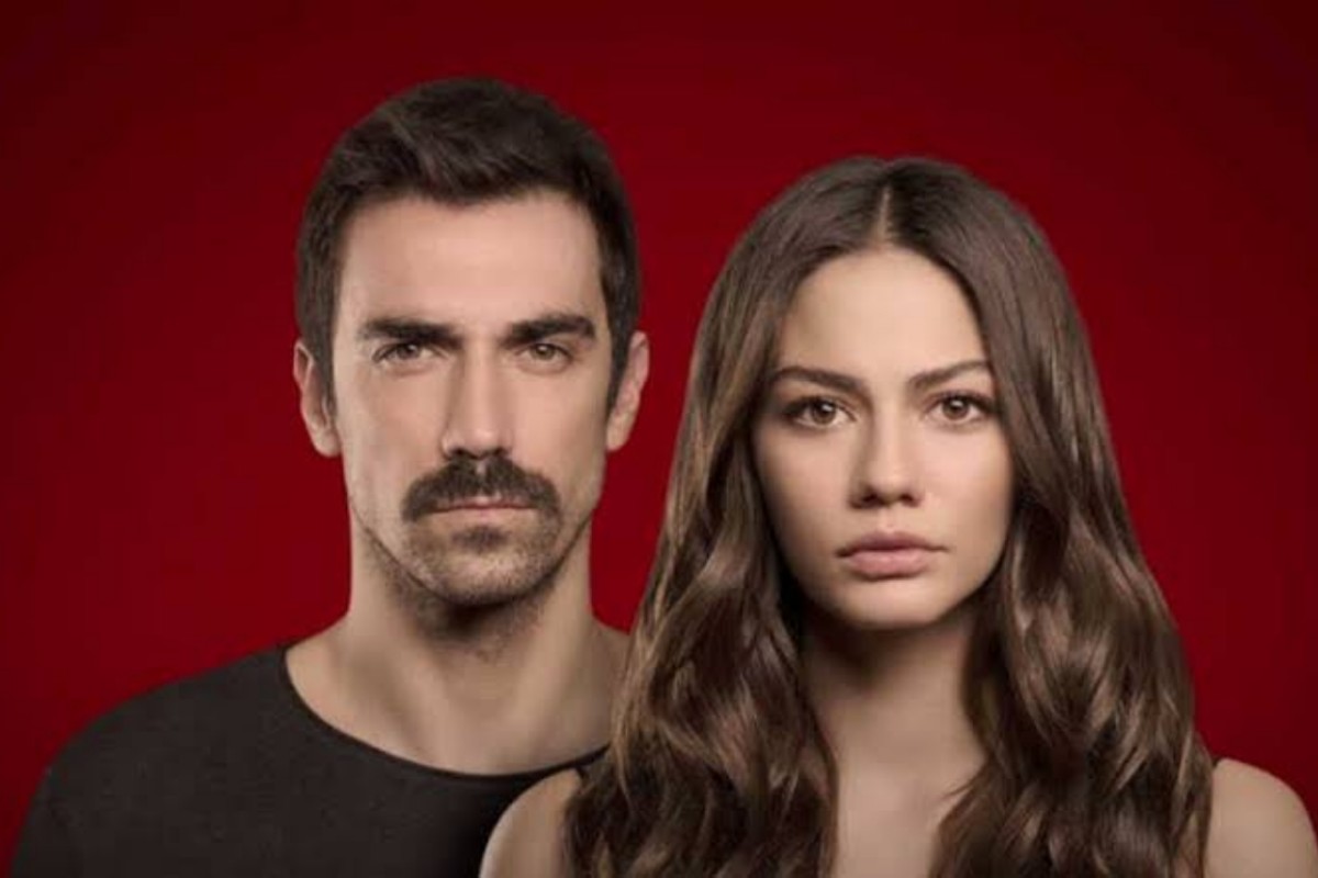 Cenas da novela "Meu Lar, Meu Destino" com os atores Demet Özdemir e Ibrahim Çelikkol.