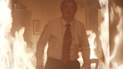 Enver cercado pelo incêndio enquanto tenta salvar Hatice em "Força de Mulher".