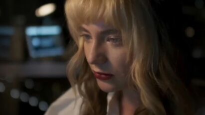 Estefânia destruindo a maquete e apagando os arquivos de Sebastian em Meu Caminho é Te Amar.