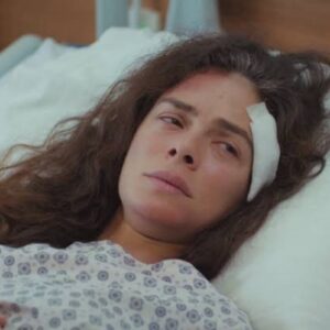 Özge Özpirinçci interpretando Bahar em "Força de Mulher"