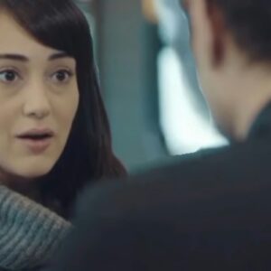 Kismet e Sem em um momento emocionante na novela Força de Mulher