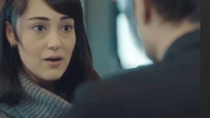 Kismet e Sem em um momento emocionante na novela Força de Mulher
