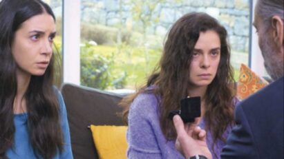 Nezir fazendo a proposta para Bahar e Piril em Força de Mulher