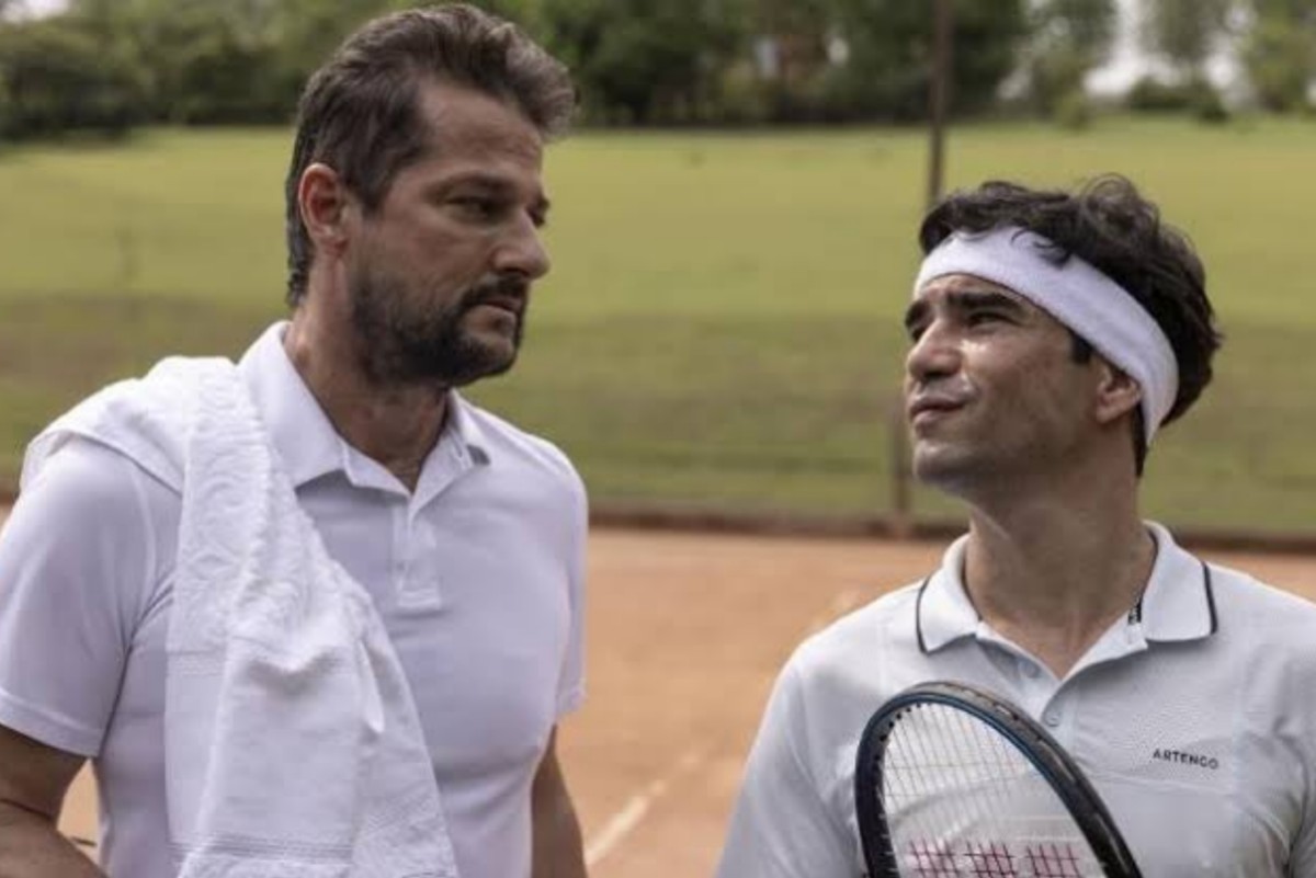 Rog e Benjamin em cena emocionante