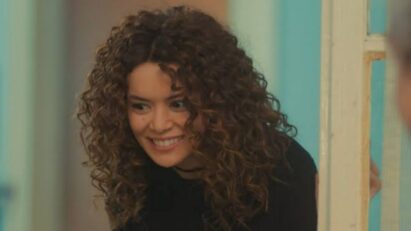 Sirin confessando o assassinato de Sarp em "Força de Mulher".
