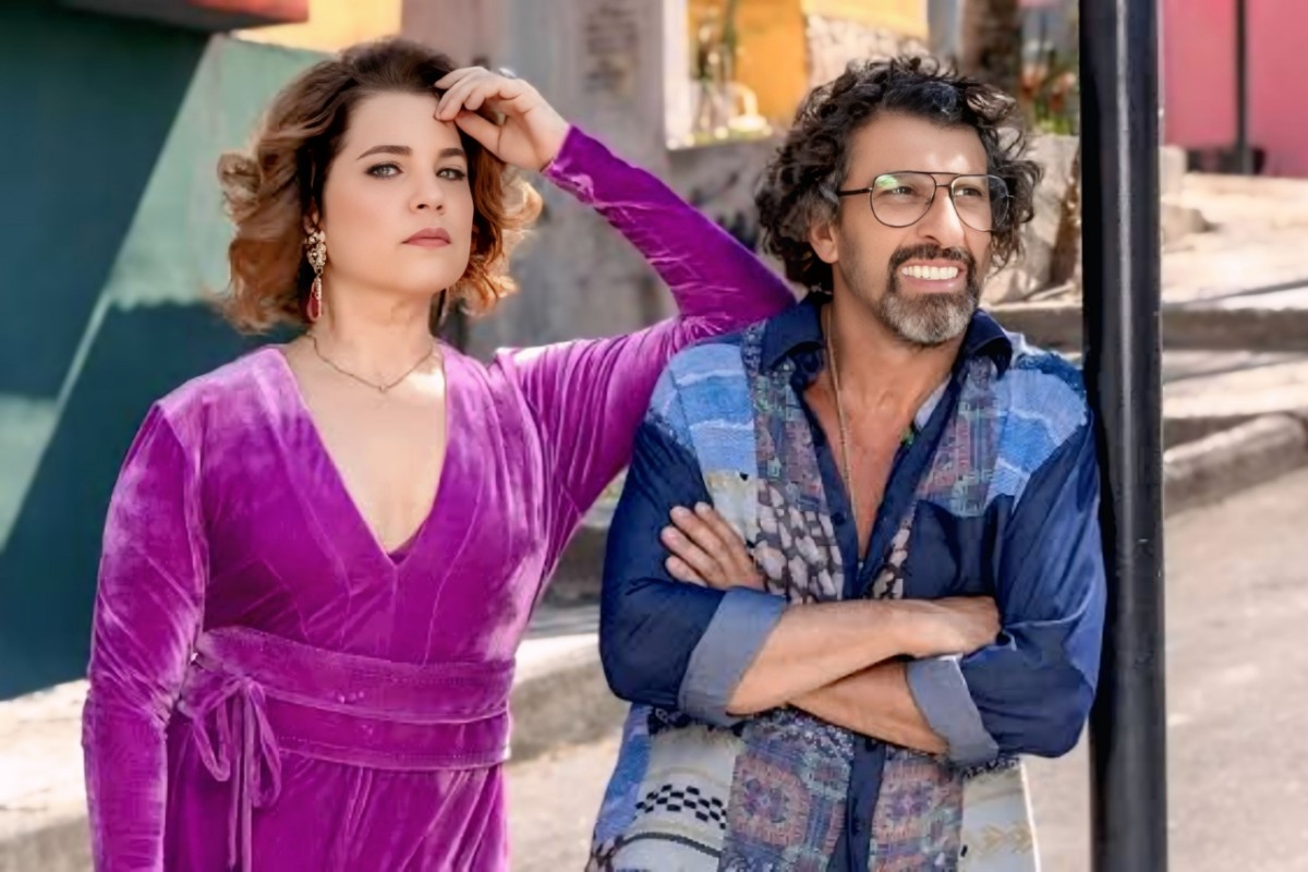 Violeta (Isabel Teixeira) enfrentará uma reviravolta devastadora. A vilã descobrirá que foi vítima de um golpe planejado por seu próprio marido, Osmar (Milhem Cortaz), que desviou todo o seu dinheiro e assumiu o controle de seus negócios.