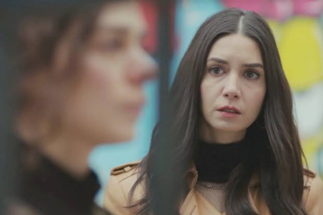 Cenas do capítulo de Força de Mulher com Bahar e Piril em momentos de tensão e emoção