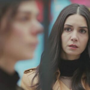 Cenas do capítulo de Força de Mulher com Bahar e Piril em momentos de tensão e emoção