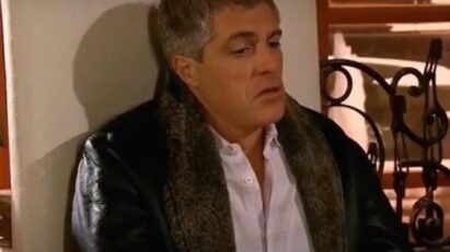 Augusto com expressão de fúria ao saber que foi denunciado.