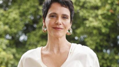 Celina aflita após segredo ser revelado em Vale Tudo (Imagem: Reprodução/TV Globo)