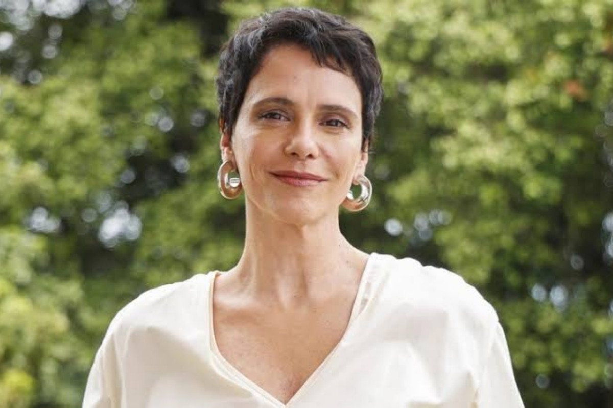 Celina aflita após segredo ser revelado em Vale Tudo (Imagem: Reprodução/TV Globo)