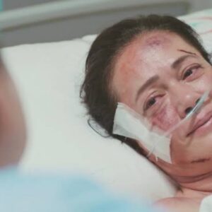 Cena de hospital em clima de despedida em Força de Mulher