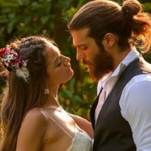 Cena romântica entre Can e Sanem